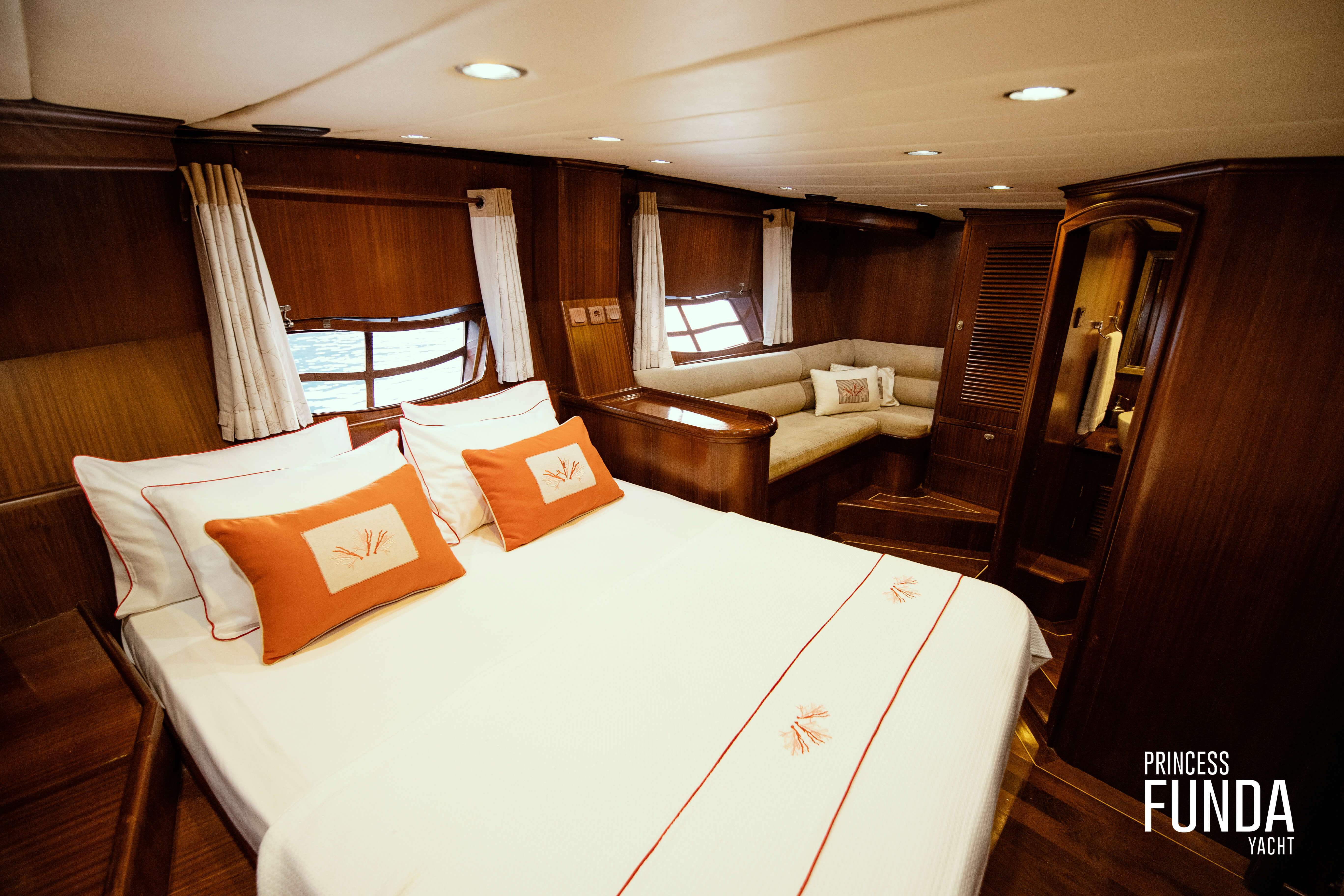 Luxury Princess Funda Yacht I Comfortably Master Cabin with ensuite facilities